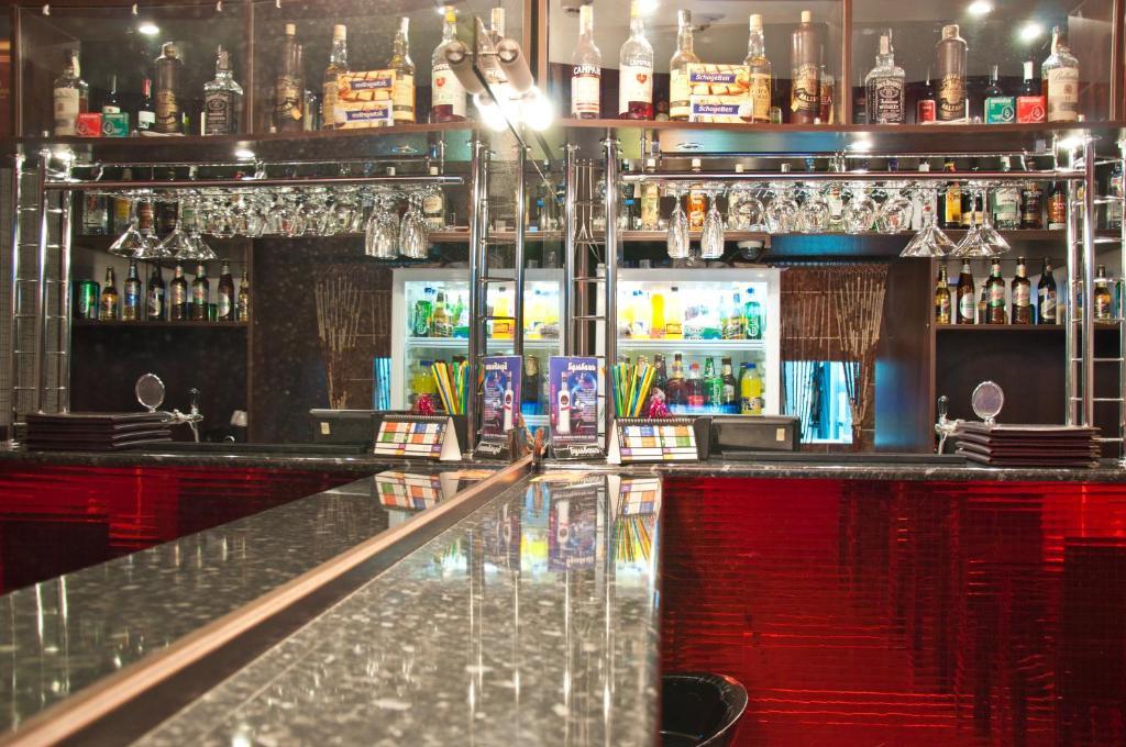 Avenue Hotel Zaslawye Luaran gambar