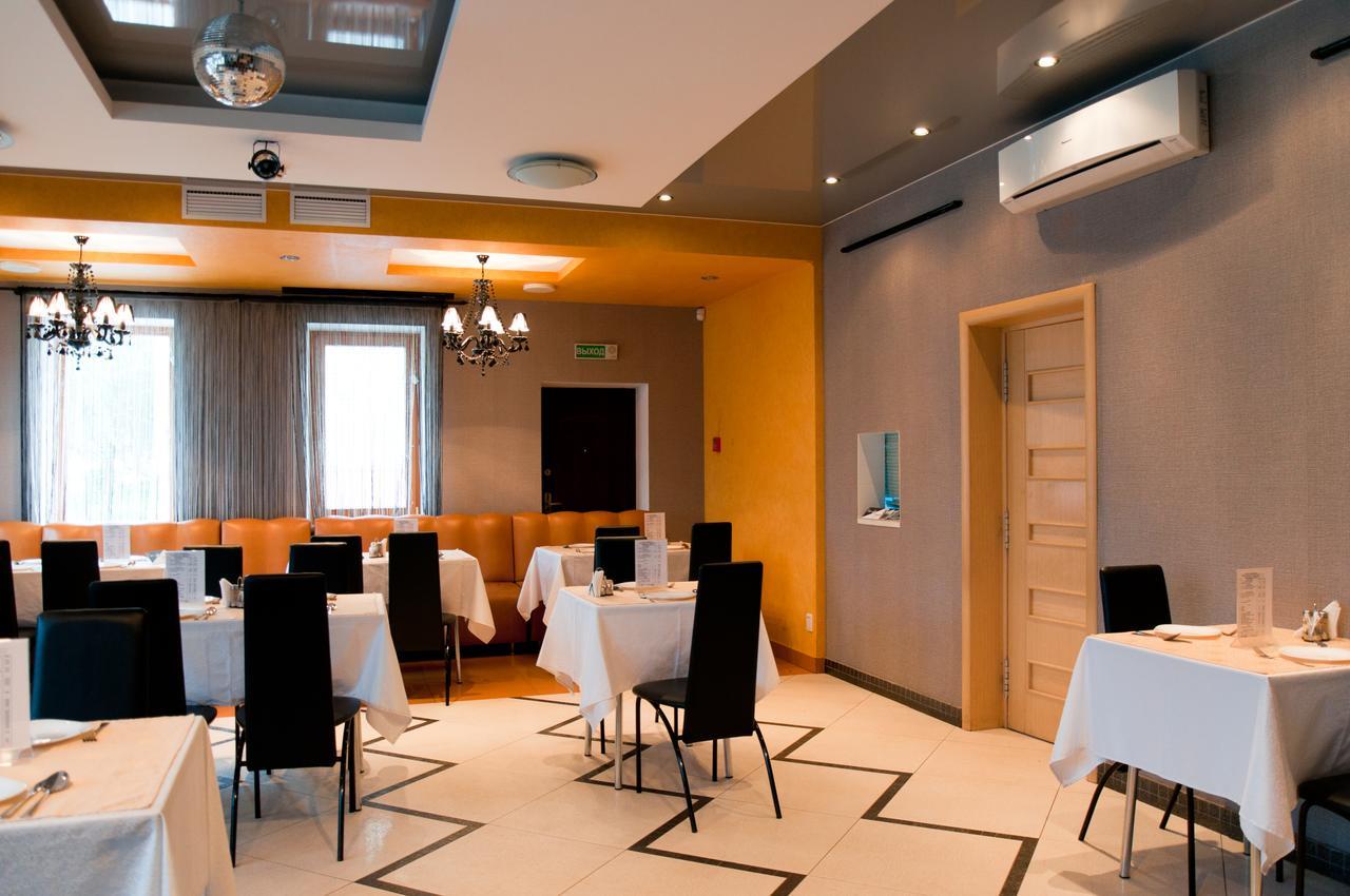 Avenue Hotel Zaslawye Luaran gambar